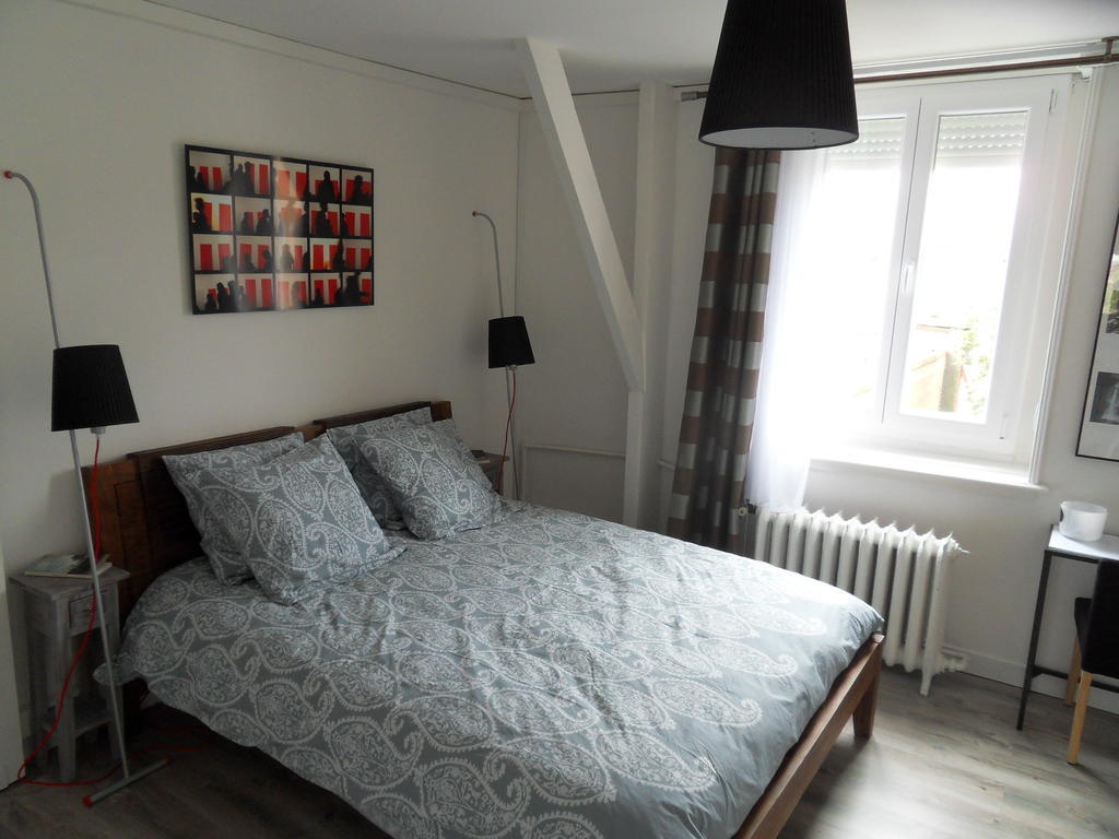 Le 33 Chambres D'Hotes Ланс Номер фото